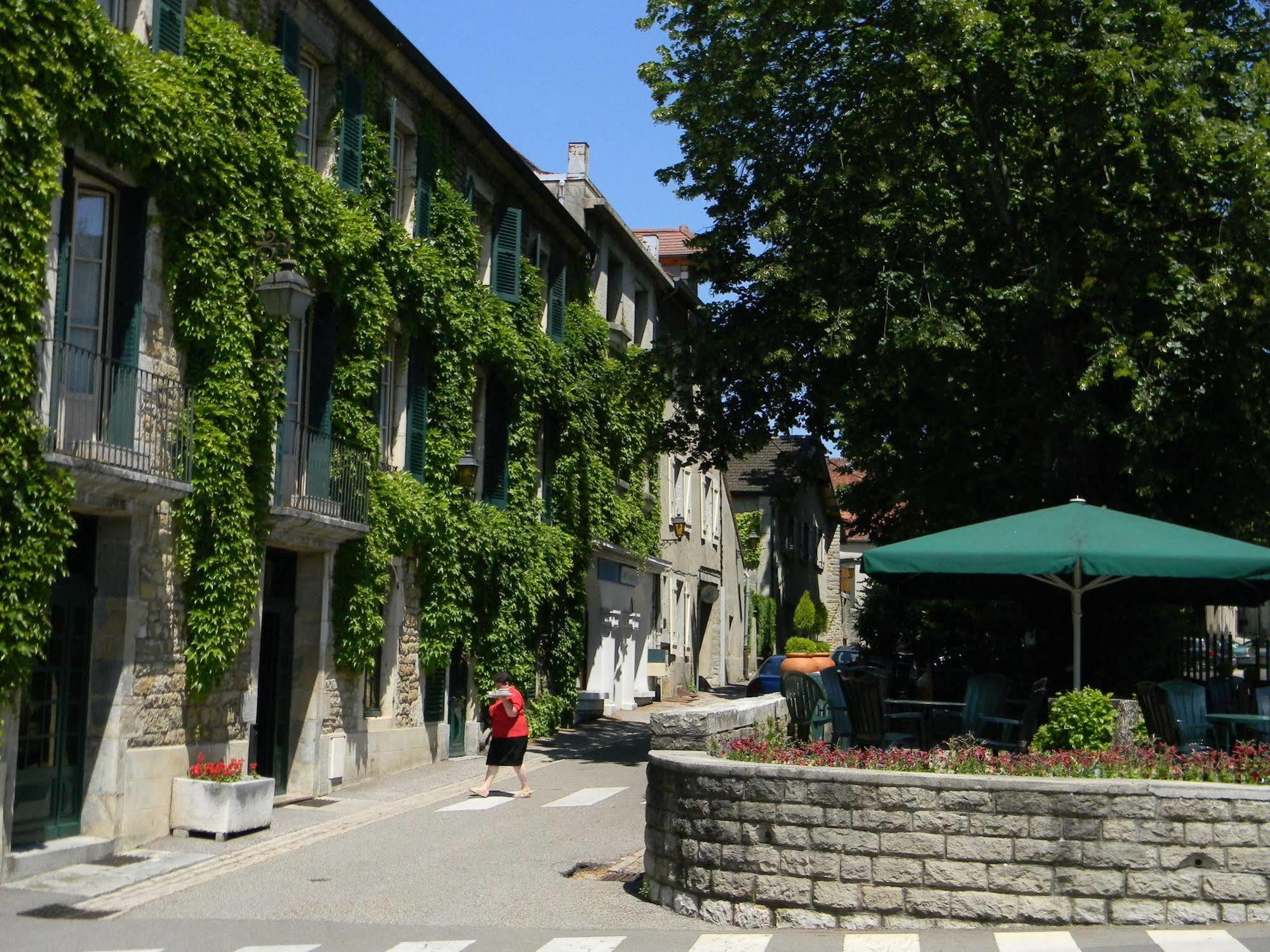 Logis Hôtel des Messageries Arbois Exterior foto